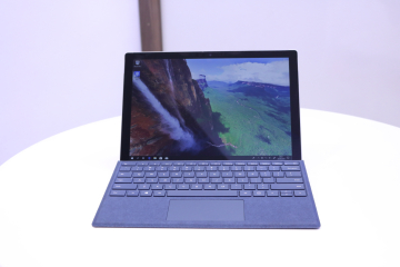 Surface Pro 2017 ( i7/8GB/256GB ) + Type Cover
